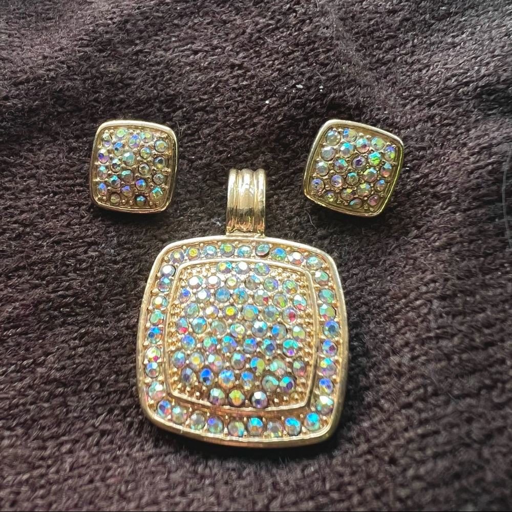 Crystal Cluster Square Pendant Yellow Gold Pendant w/ Square Ear Stud Earrings